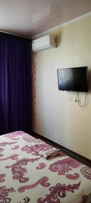 Мини-отель SHANYRAK Гостевой дом Актобе Двухместный номер с двуспальной кроватью и дополнительной кроватью-2