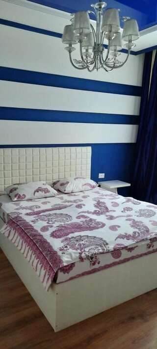Мини-отель SHANYRAK Гостевой дом Актобе Двухместный номер с двуспальной кроватью и дополнительной кроватью-1